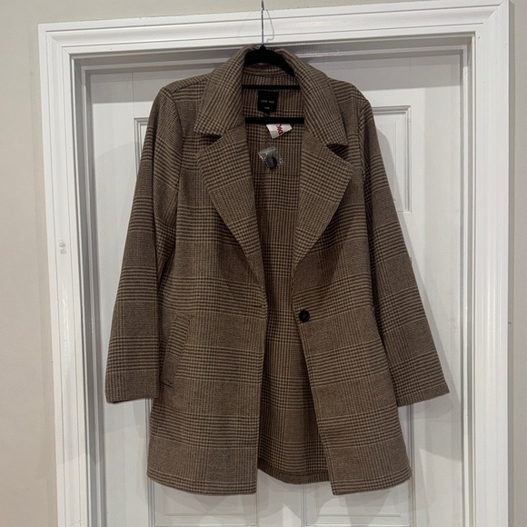 Love Tree Jackets & Blazers - NWT Love Tree Brown Plaid Women's Coat